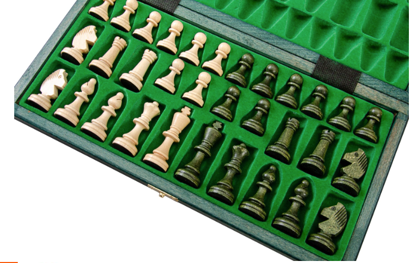 The Green And Black Magnetic chess set